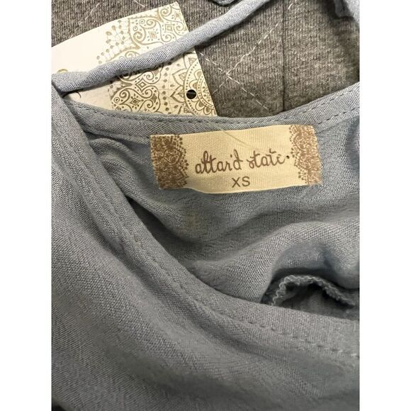 CNV) NWT Altar'd State XS Blouse Top Ruffle Blue‎ Short Sleeve Peplum V Back New - Picture 6 of 7